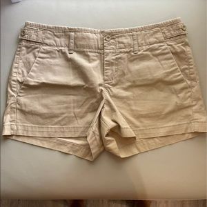 GAP favorite chino shorts